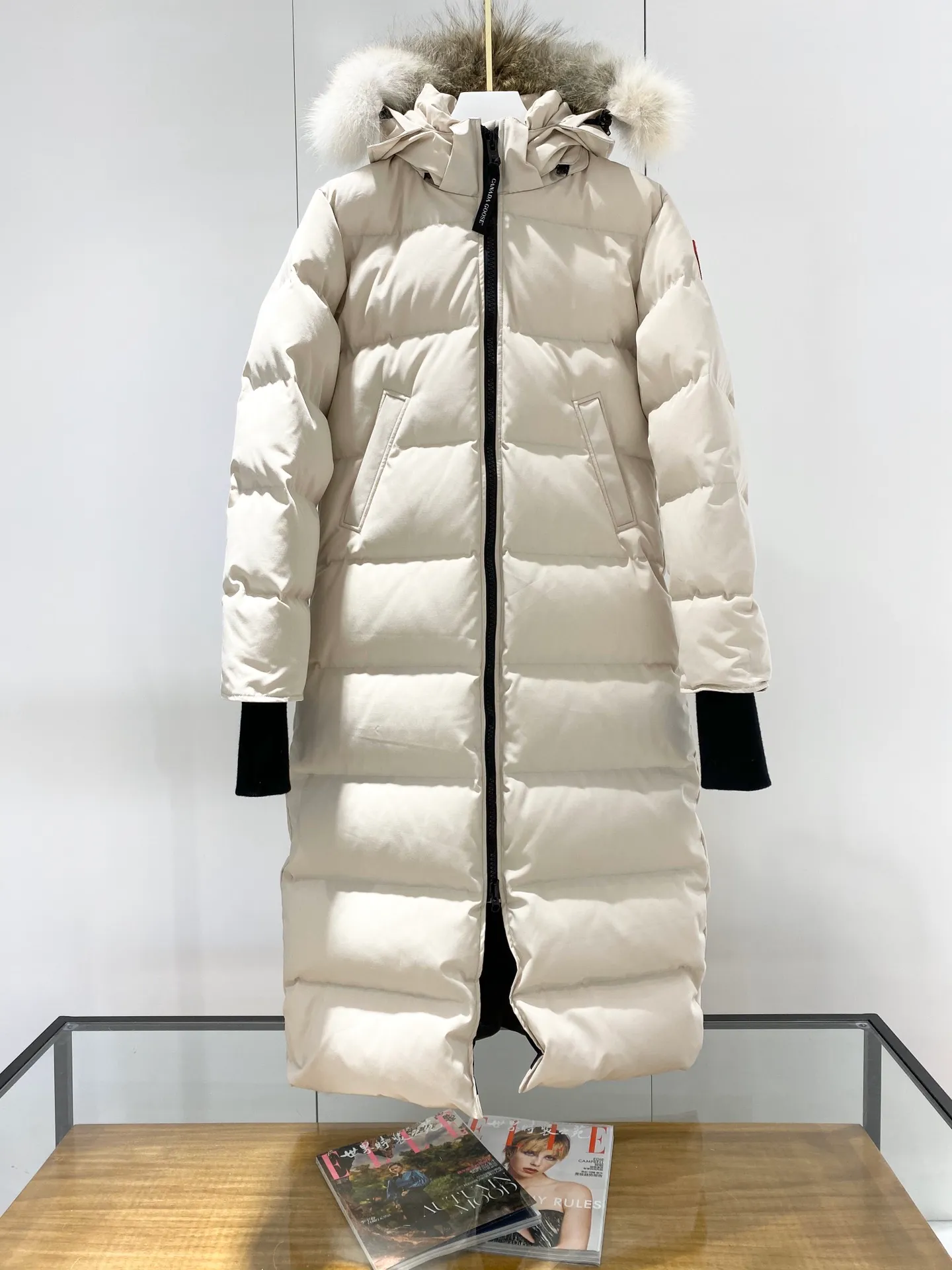P860 🇨🇦Top original Big Goose 22 parkas - off-white hanging tile display picture🇨🇦
